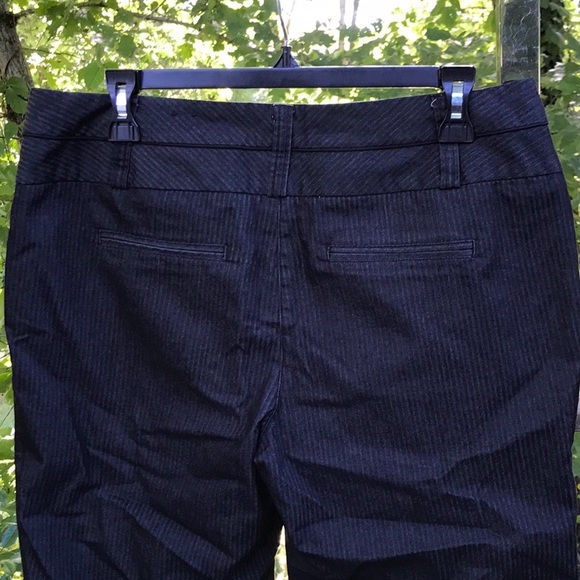 Maurices Charcoal Gray Black Striped Capris Shorts Juniors 11/12 Floral Lining - Picture 5 of 14